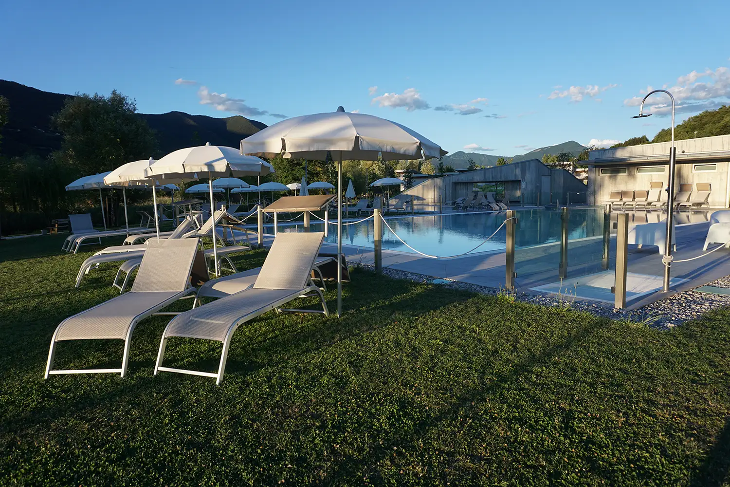 Casamia Vakanties onder de italiaanse zon Residence Costa Verde – ZwembadMerengebied- Iseo07
