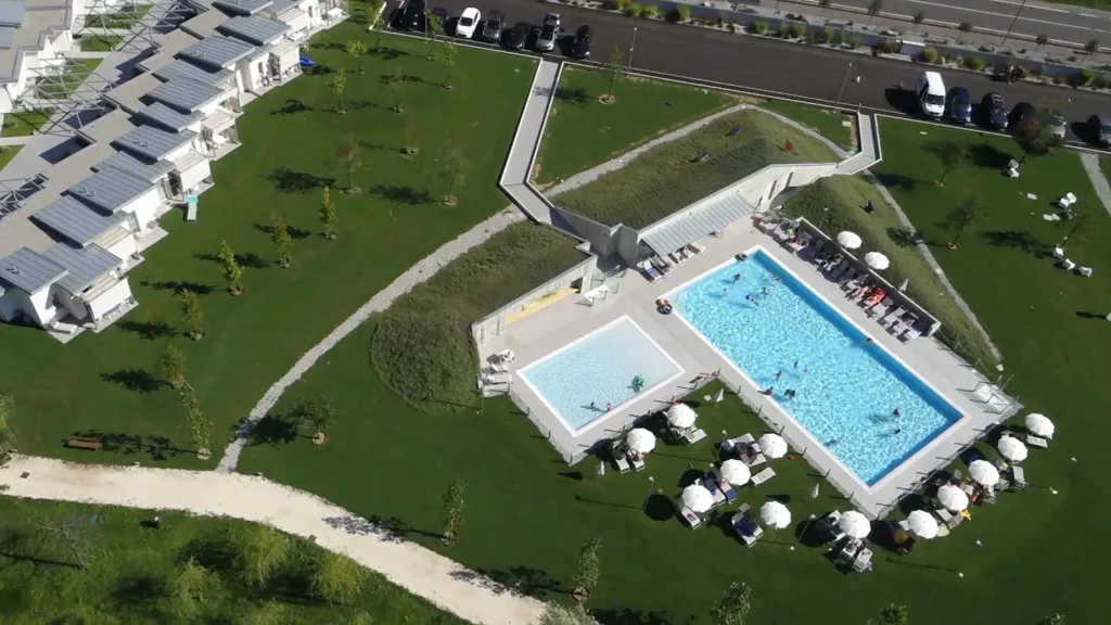 Casamia Vakanties onder de italiaanse zon Residence Costa Verde ZwembadMerengebied Iseo11