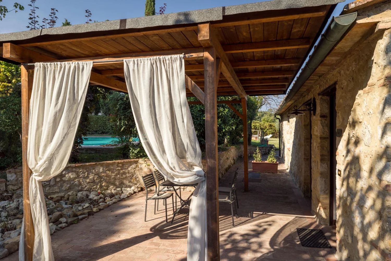 hartje-toscane-borgo-santinovo-olivi-terras-en-buitenkant-536-casamia