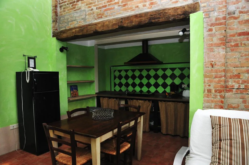 umbrie-agriturismo-le-more-appartement-iris-keuken-eethoek-01-casamia