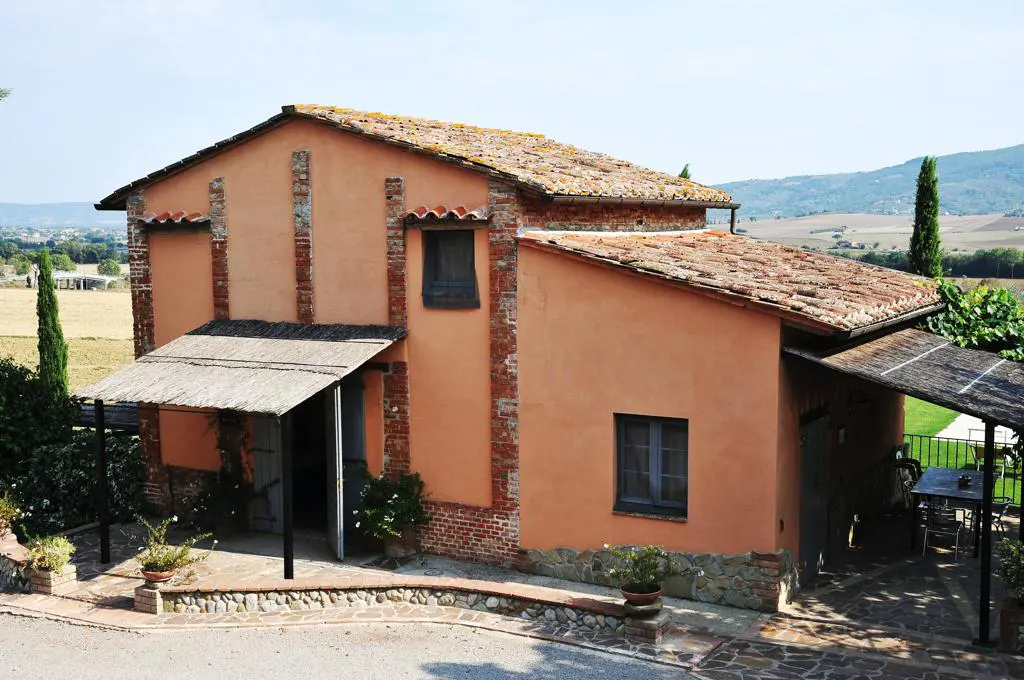 umbrie-agriturismo-le-more-appartement-iris-terras-buitenkant-06-casamia