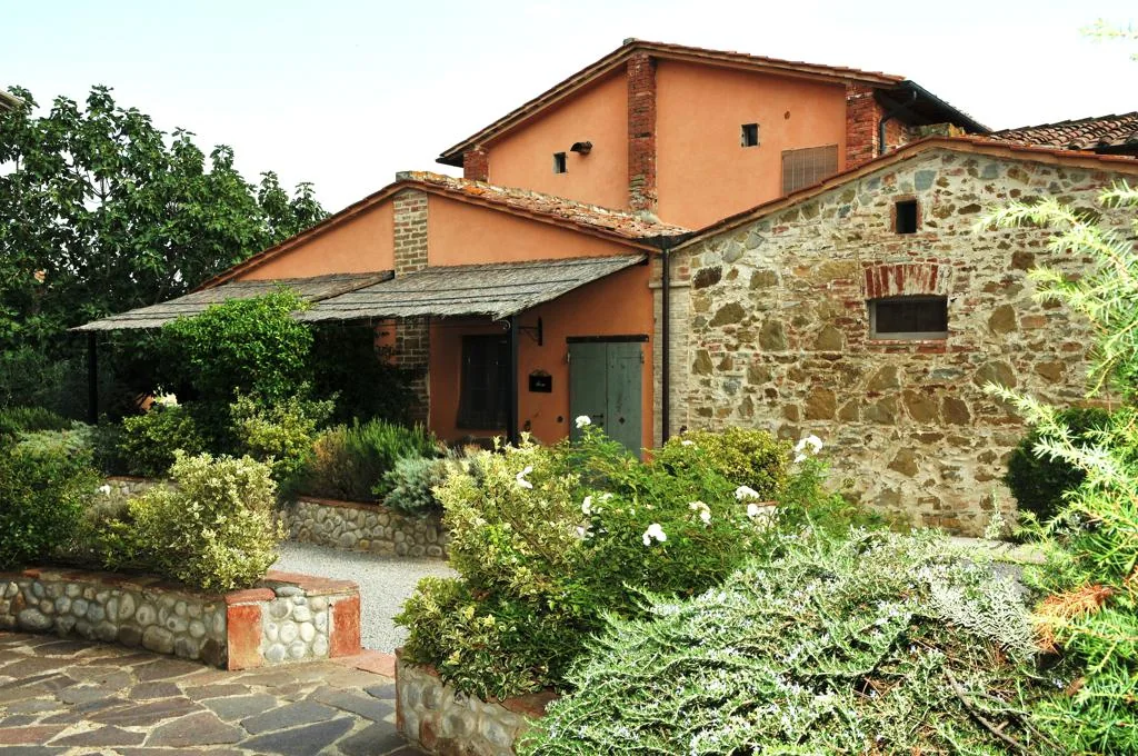 Umbrie agriturismo le more appartement rose buitenkant terras