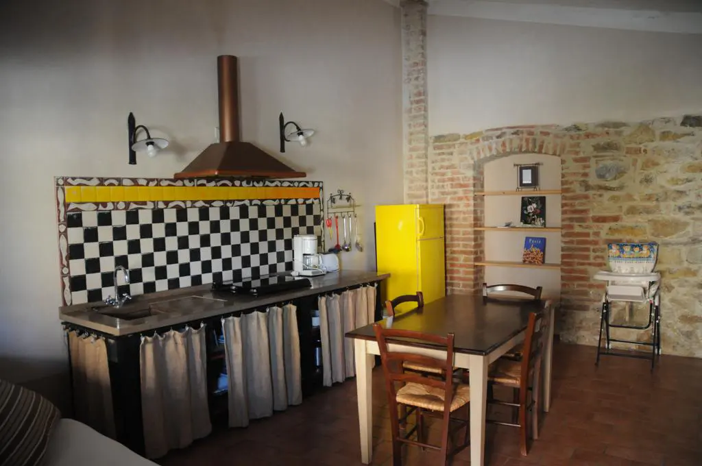 umbrie-agriturismo-le-more-appartement-rose-keuken-02-casamia