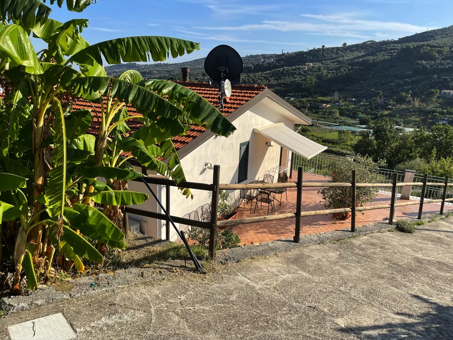liguria-agriturismo-benza-casa-bianca-buitenaanzicht-001-003-casamia