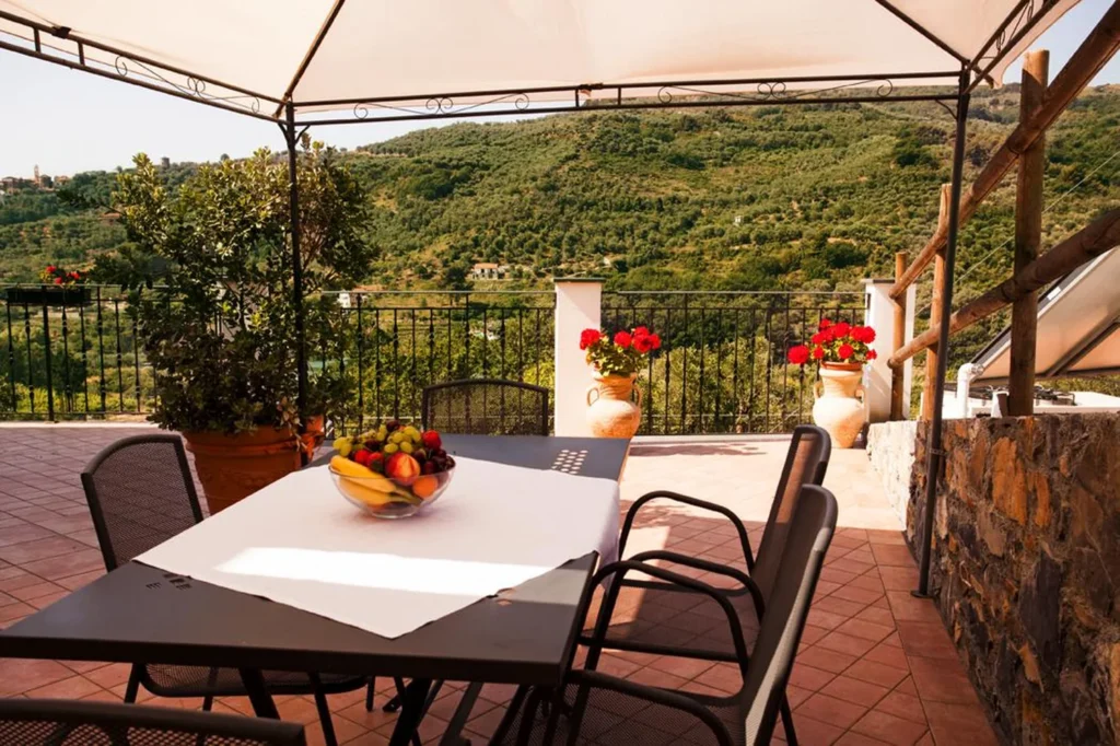 Liguria agriturismo benza casa bianca terras uitzicht