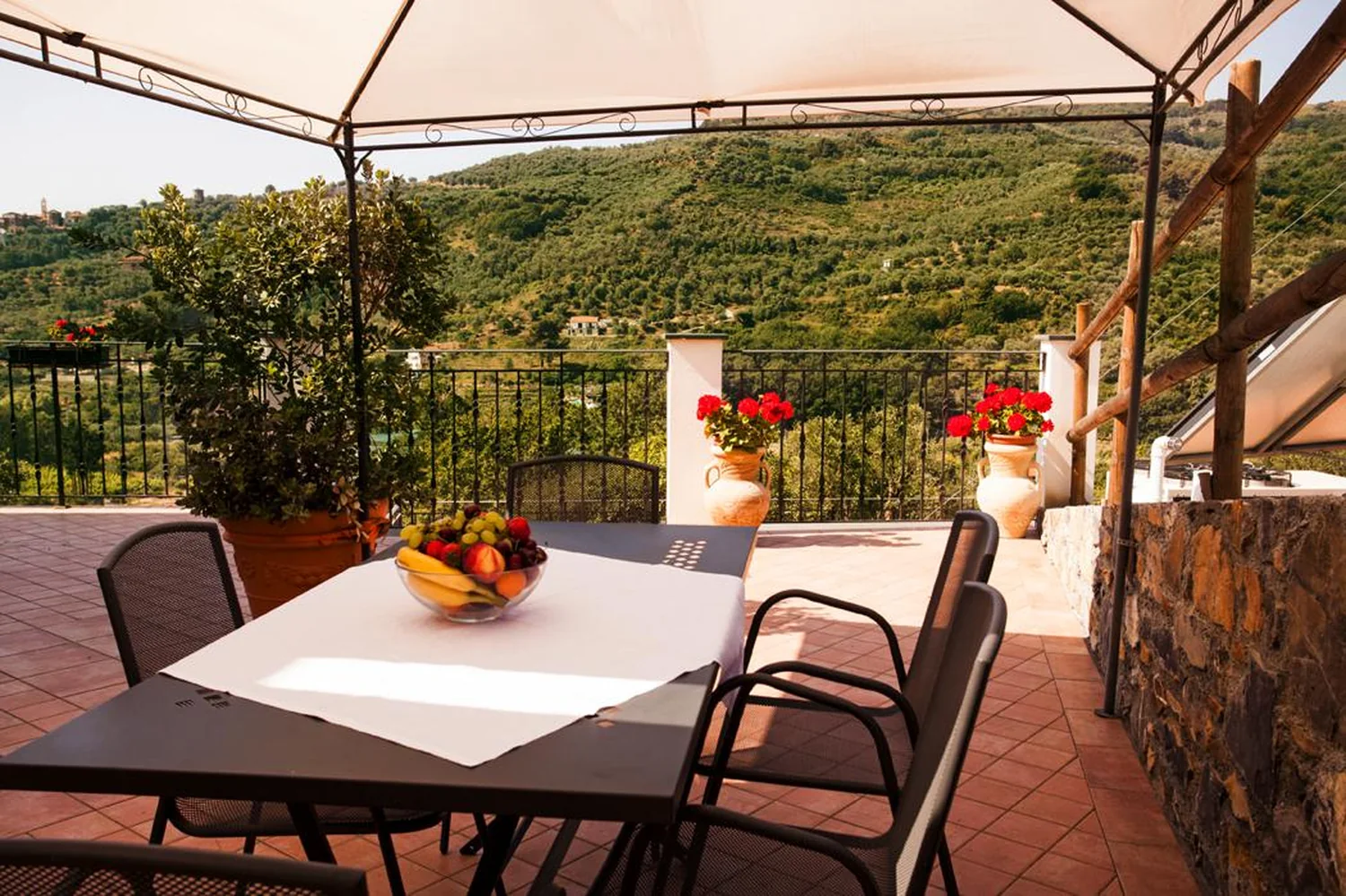 liguria-agriturismo-benza-casa-bianca-terras-uitzicht-06-casamia