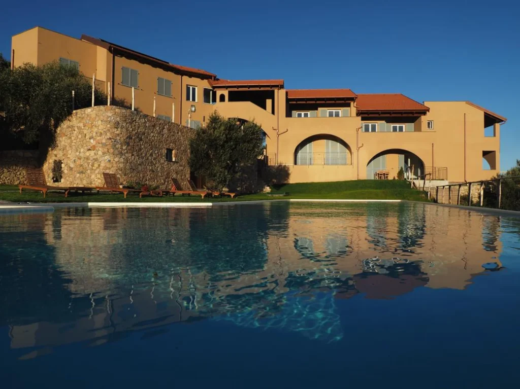 Liguria agriturismo i castellari buitenaanzicht zwembad