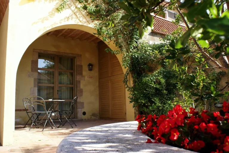 Toscaanse kust agriturismo del re overdekt terras bloemen