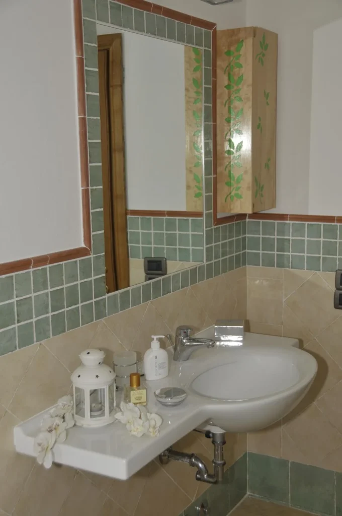 Hartje toscane agriturismo il monte loggiato badkamer met wastafel