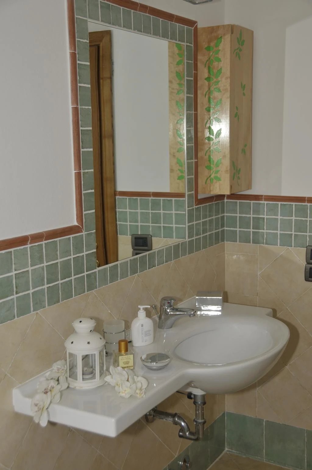 hartje-toscane-agriturismo-il-monte-loggiato-badkamer-met-wastafel-44-casamia