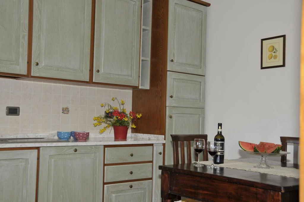 hartje-toscane-agriturismo-il-monte-loggiato-keuken-met-eettafel-45-casamia