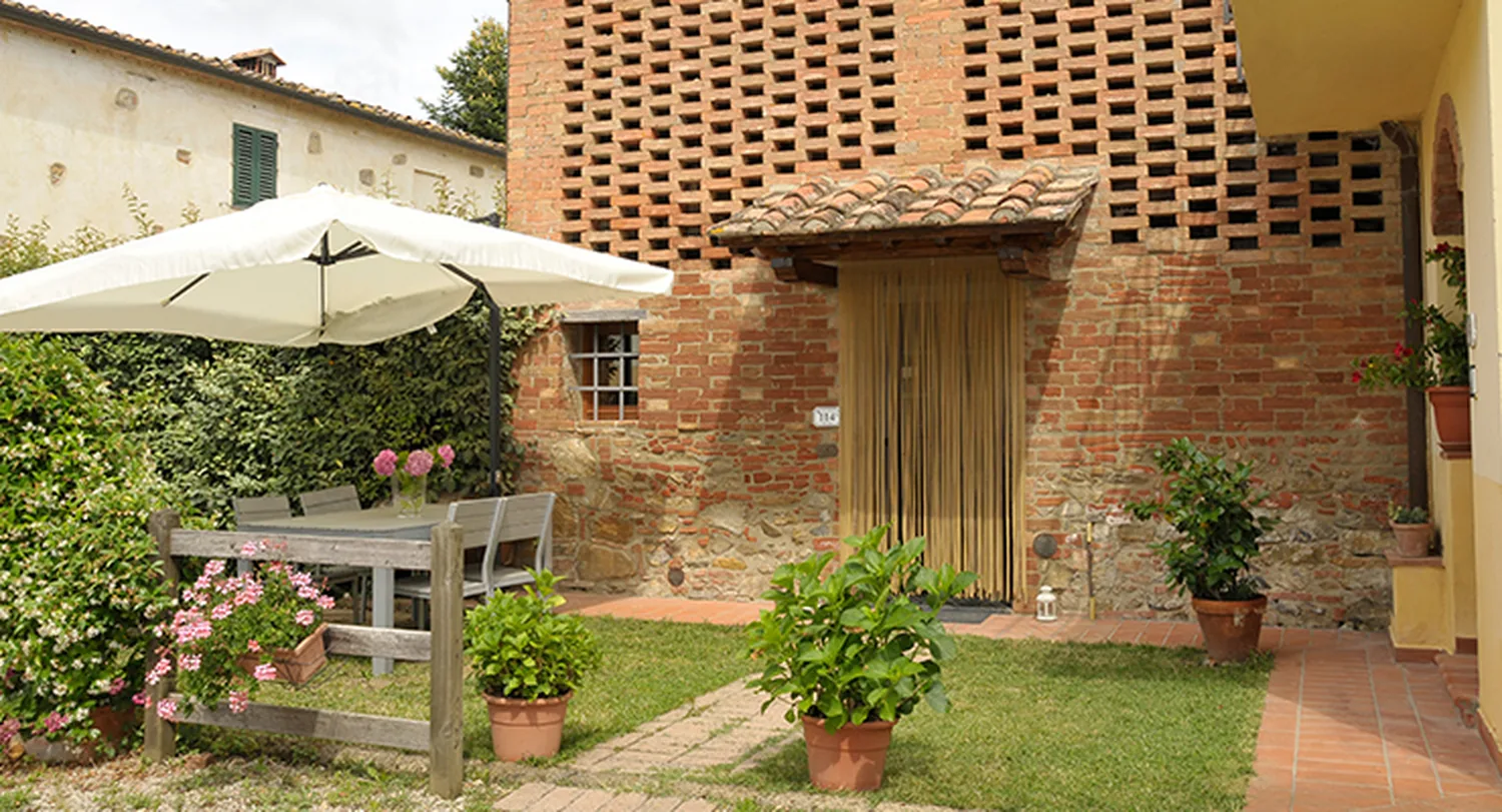 hartje-toscane-agriturismo-il-monte-pini-buitenzitje-05-casamia