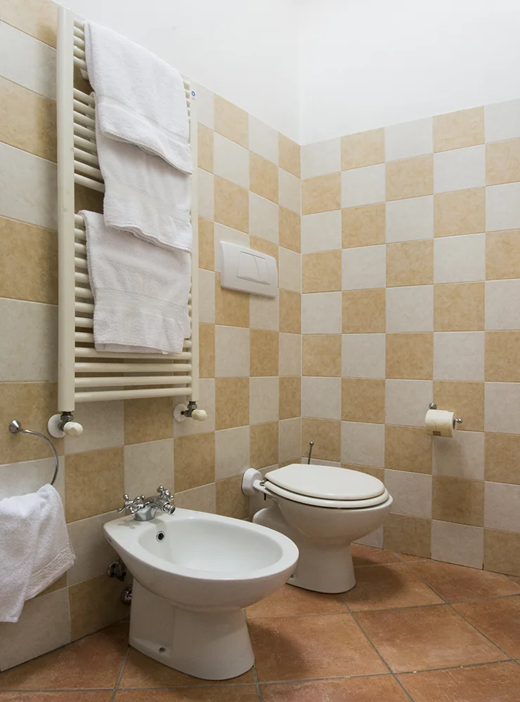 hartje-toscane-agriturismo-palazzetti-appartement-il-nocio-badkamer-05-casamia