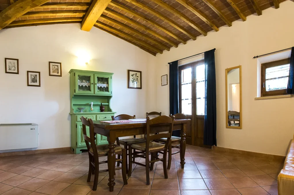 hartje-toscane-agriturismo-palazzetti-appartement-il-pino-eethoek-03-casamia