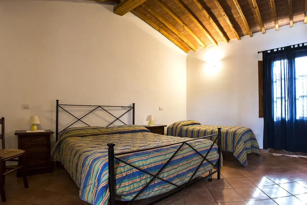 Hartje toscane agriturismo palazzetti appartement il pino slaapkamer drie bedden