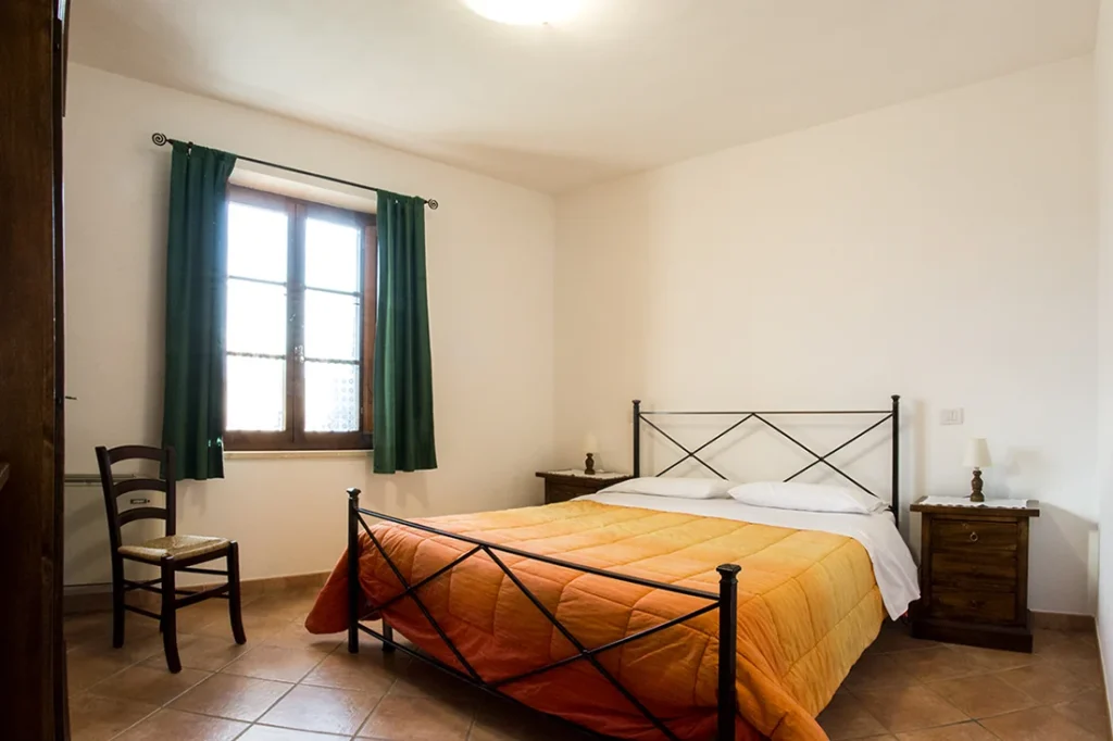 Hartje toscane agriturismo palazzetti appartement la quercia slaapkamer