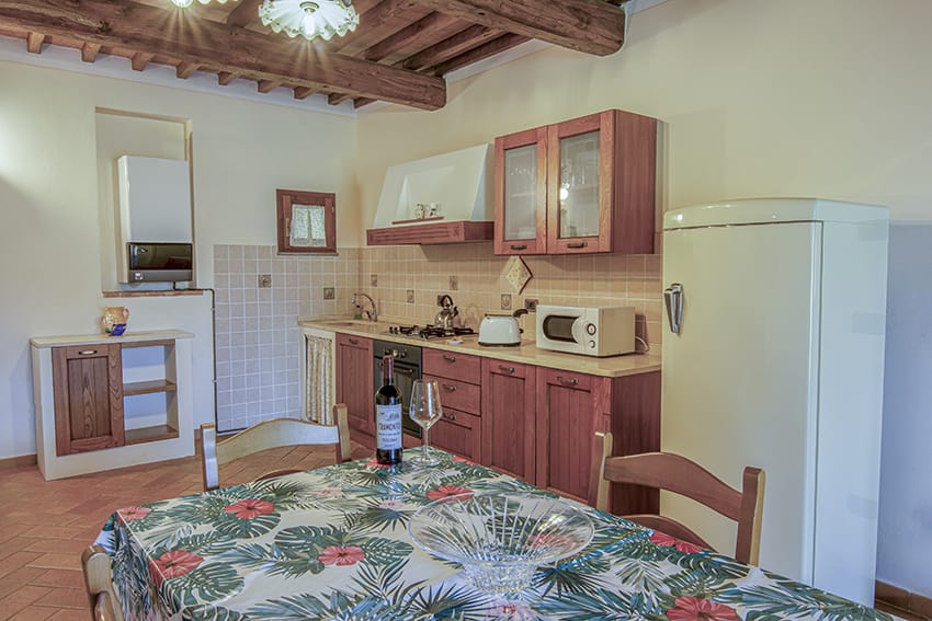 hartje-toscane-agriturismo-san-giacomo-appartement-anfora-keuken-eethoek-08-casamia