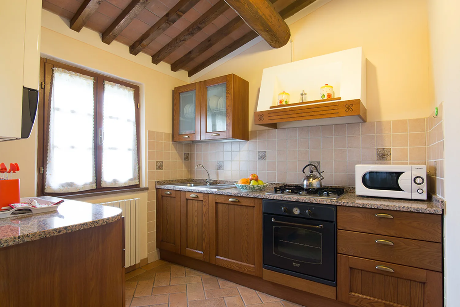 hartje-toscane-agriturismo-san-giacomo-appartement-geranio-keuken-001-casamia