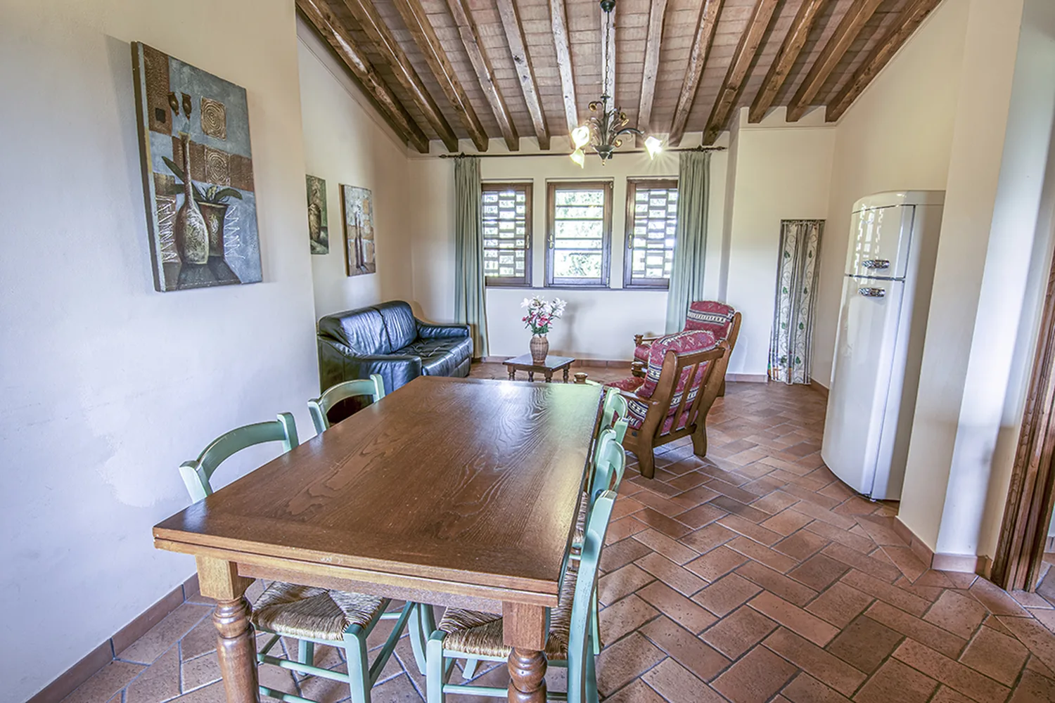 hartje-toscane-agriturismo-san-giacomo-appartement-giglio-eethoek-003-casamia