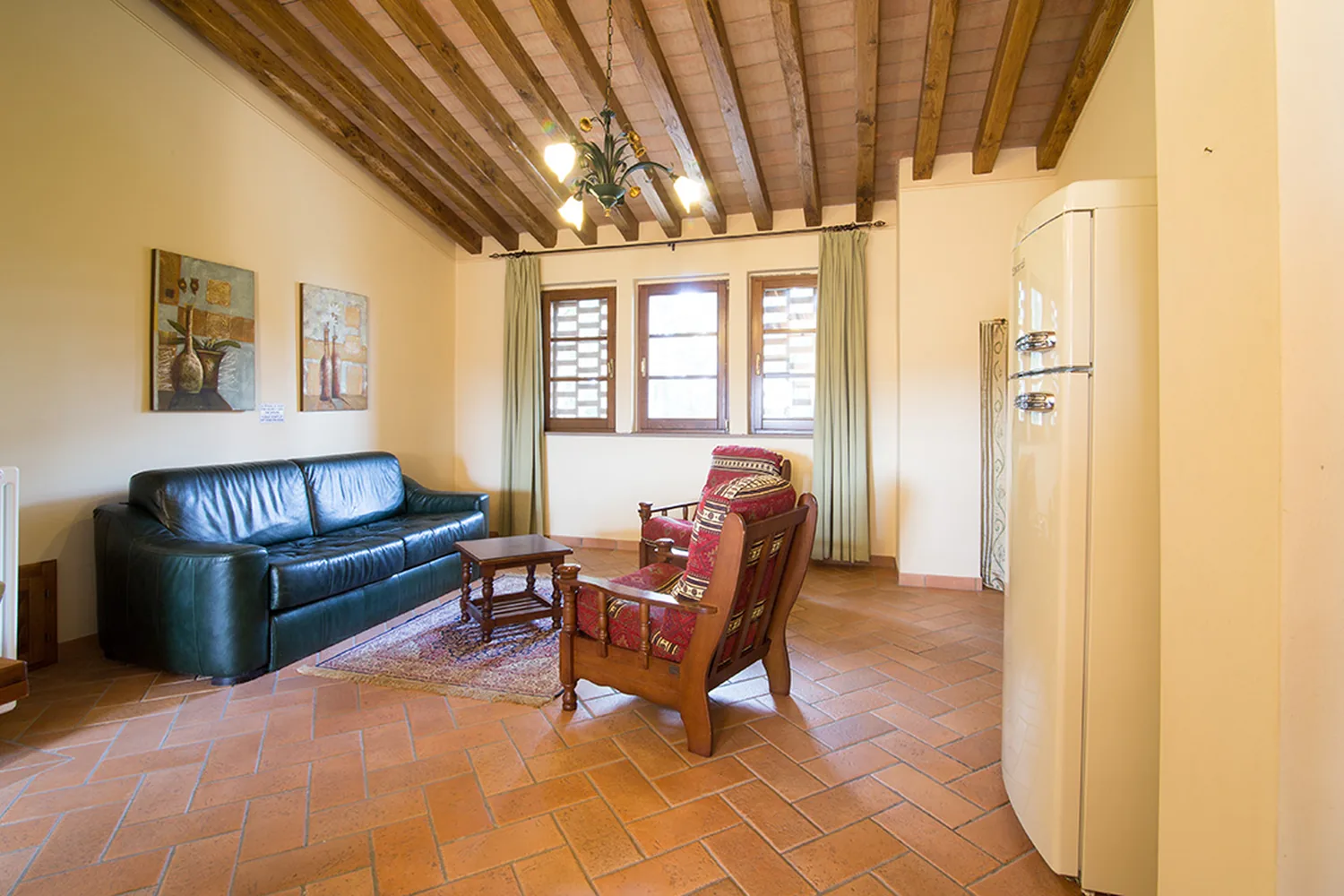 hartje-toscane-agriturismo-san-giacomo-appartement-giglio-woonkamer-002-casamia