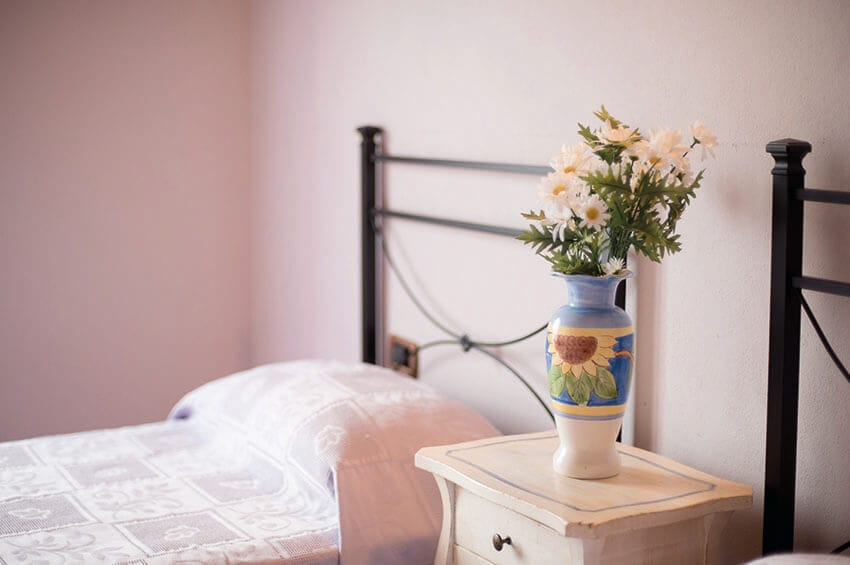 hartje-toscane-agriturismo-san-giacomo-appartement-margherita-bed-detail-10-casamia