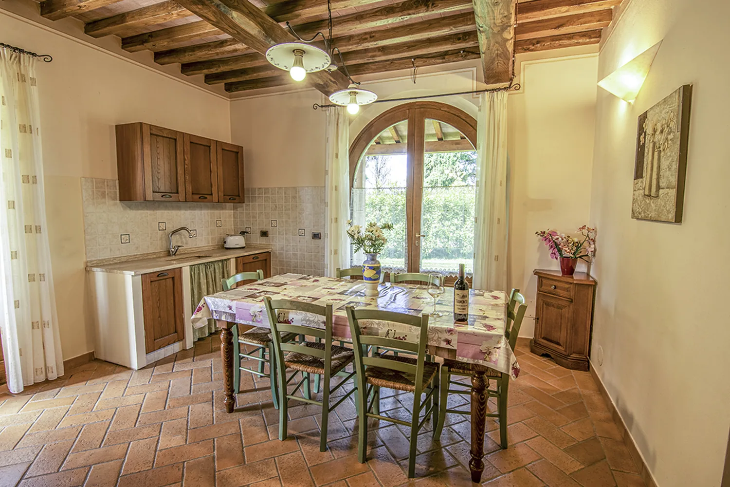 hartje-toscane-agriturismo-san-giacomo-appartement-margherita-woonkeuken-001-casamia