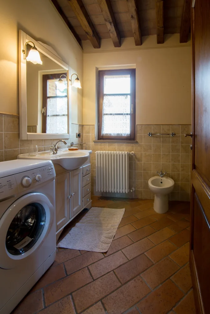 Hartje toscane agriturismo san giacomo appartement mimosa badkamer wasmachine