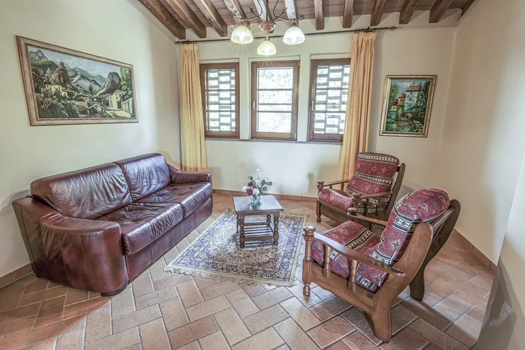 hartje-toscane-agriturismo-san-giacomo-appartement-mimosa-woonkamer-002-casamia