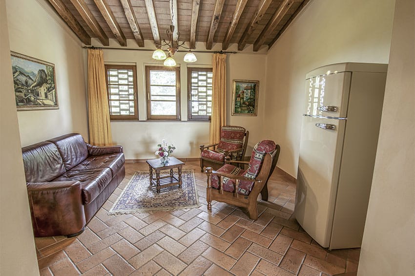 hartje-toscane-agriturismo-san-giacomo-appartement-mimosa-woonkamer-11-casamia