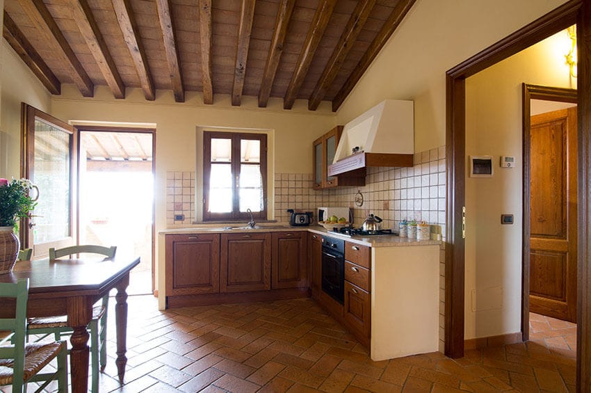 hartje-toscane-agriturismo-san-giacomo-appartement-mimosa-woonkeuken-08-casamia