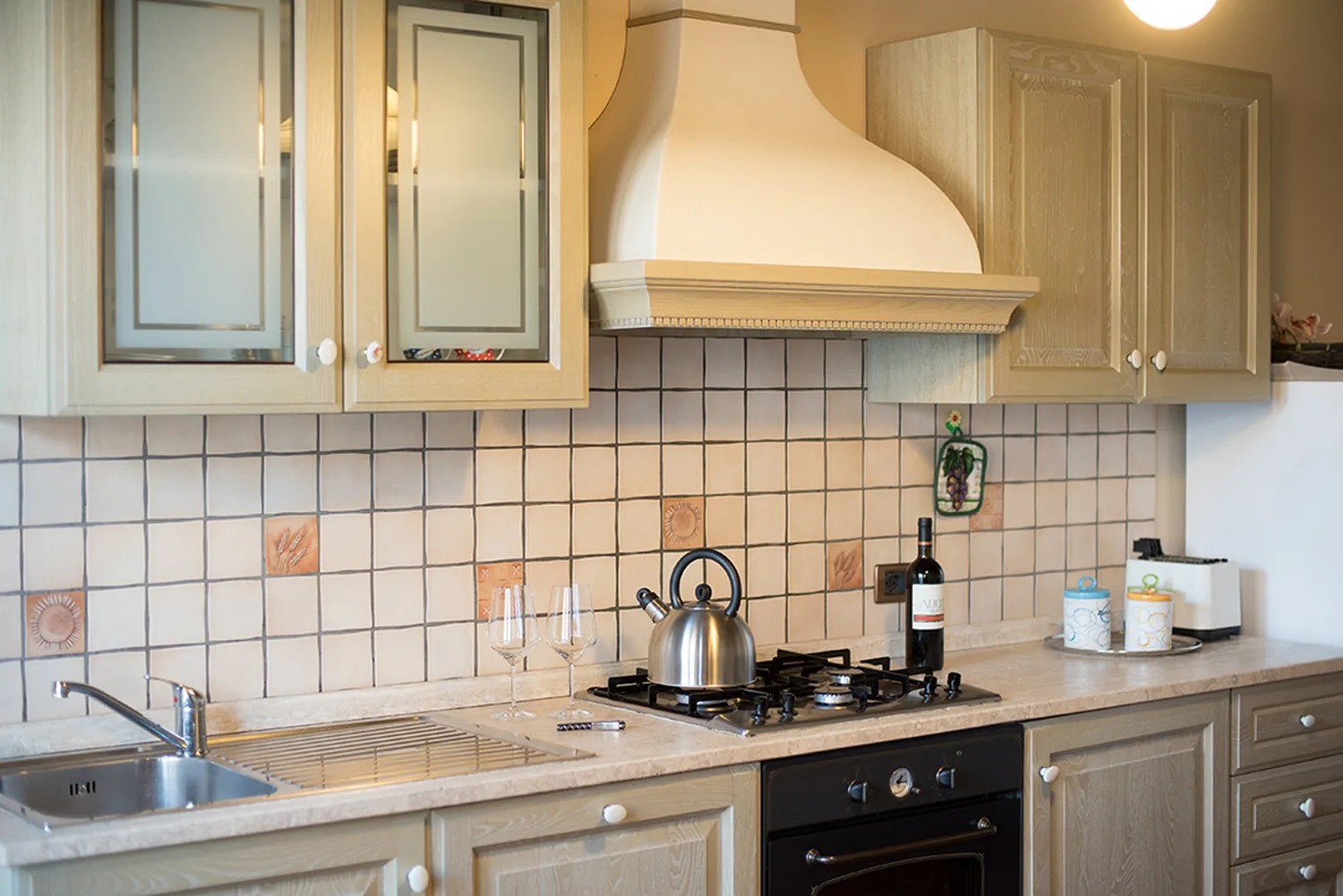 hartje-toscane-agriturismo-san-giacomo-appartement-orchidea-keuken-detail-002-casamia