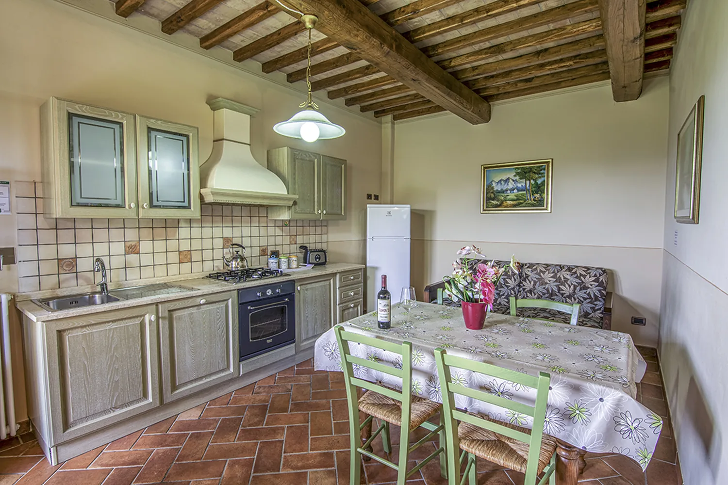 hartje-toscane-agriturismo-san-giacomo-appartement-orchidea-woonkeuken-003-casamia