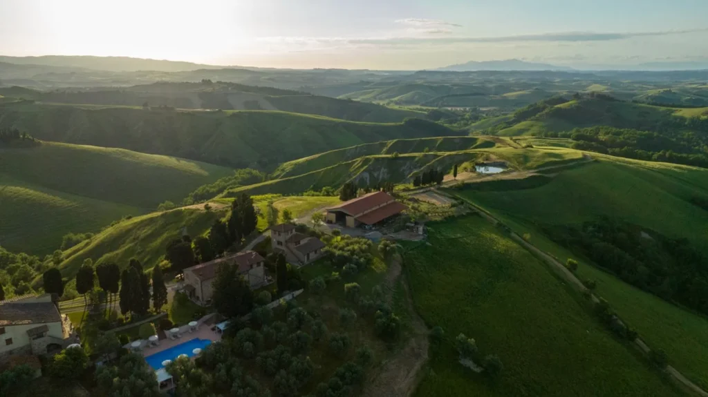 Hartje toscane agriturismo san giacomo luchtfoto heuvellandschap