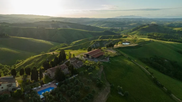 Hartje toscane agriturismo san giacomo luchtfoto heuvellandschap