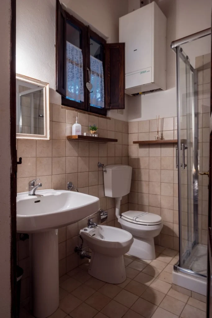 Hartje toscane borgo santinovo belvedere badkamer