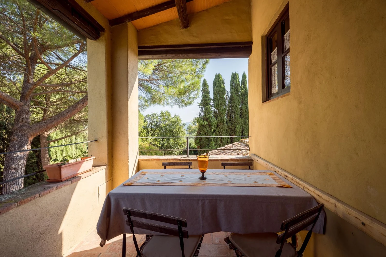 hartje-toscane-borgo-santinovo-belvedere-terras-en-buitenkant-480-casamia
