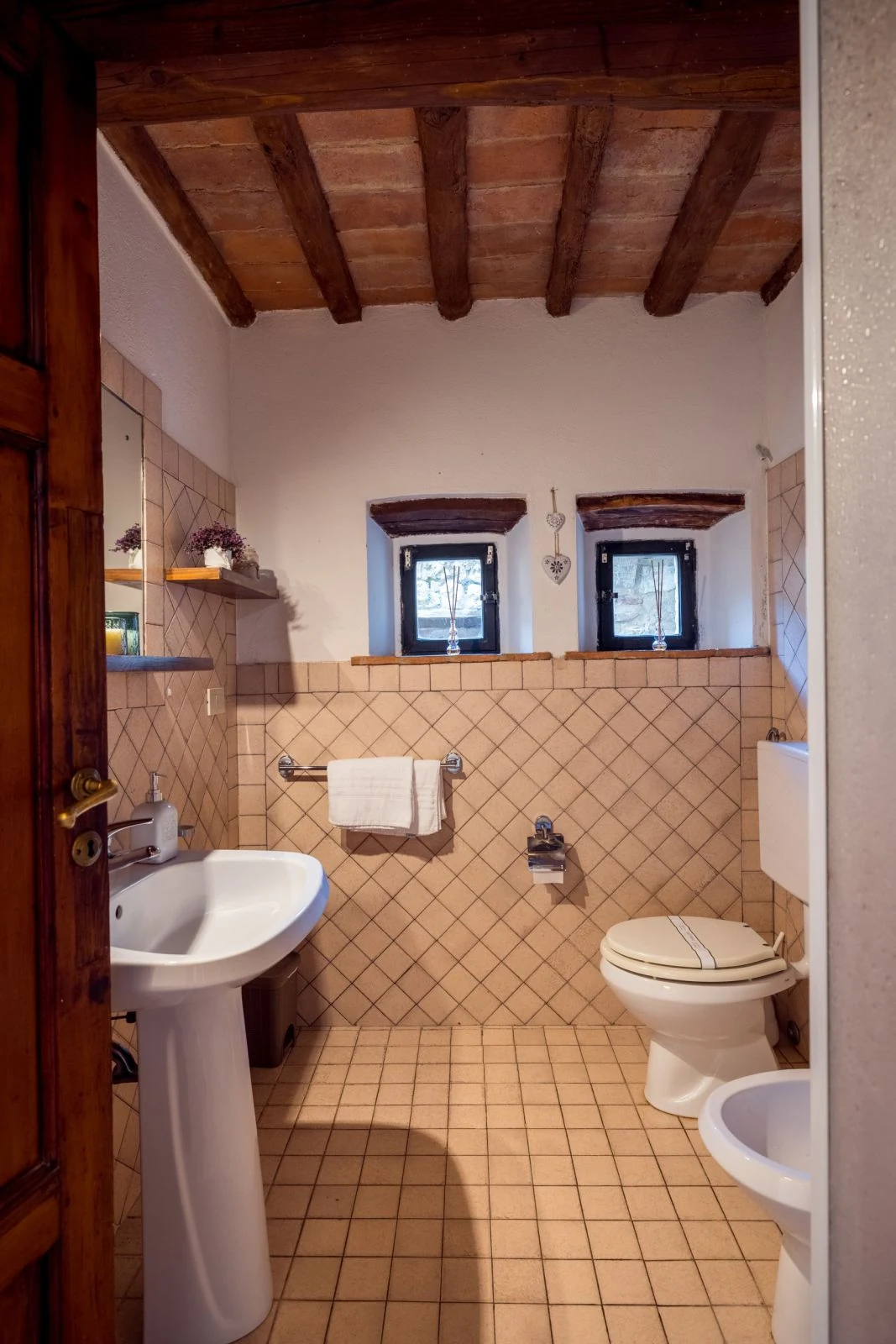 hartje-toscane-borgo-santinovo-casa-fienile-badkamer-577-casamia