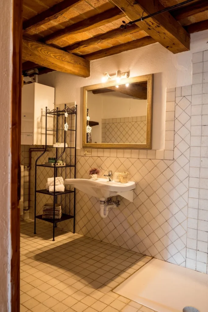 Hartje toscane borgo santinovo casa fienile badkamer