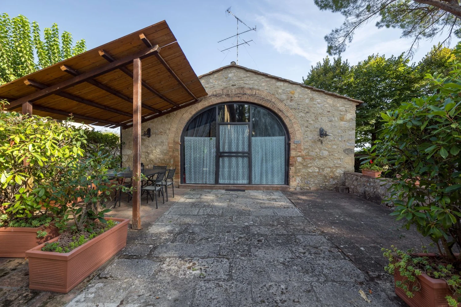 hartje-toscane-borgo-santinovo-casa-fienile-terras-en-buitenkant-586-casamia