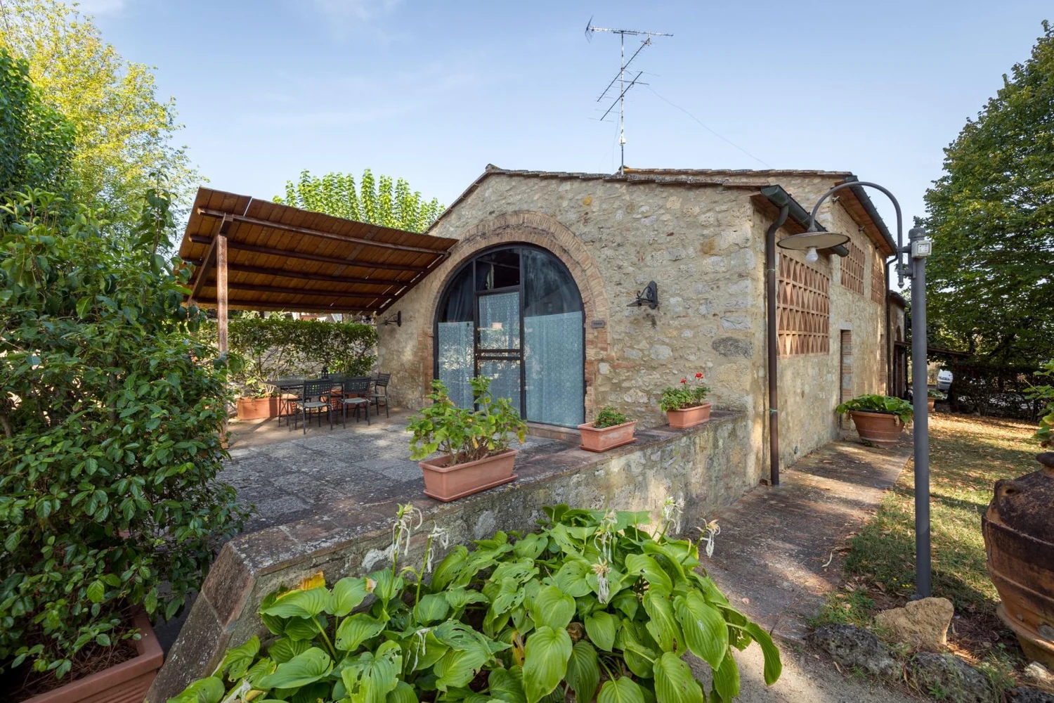 hartje-toscane-borgo-santinovo-casa-fienile-terras-en-buitenkant-592-casamia