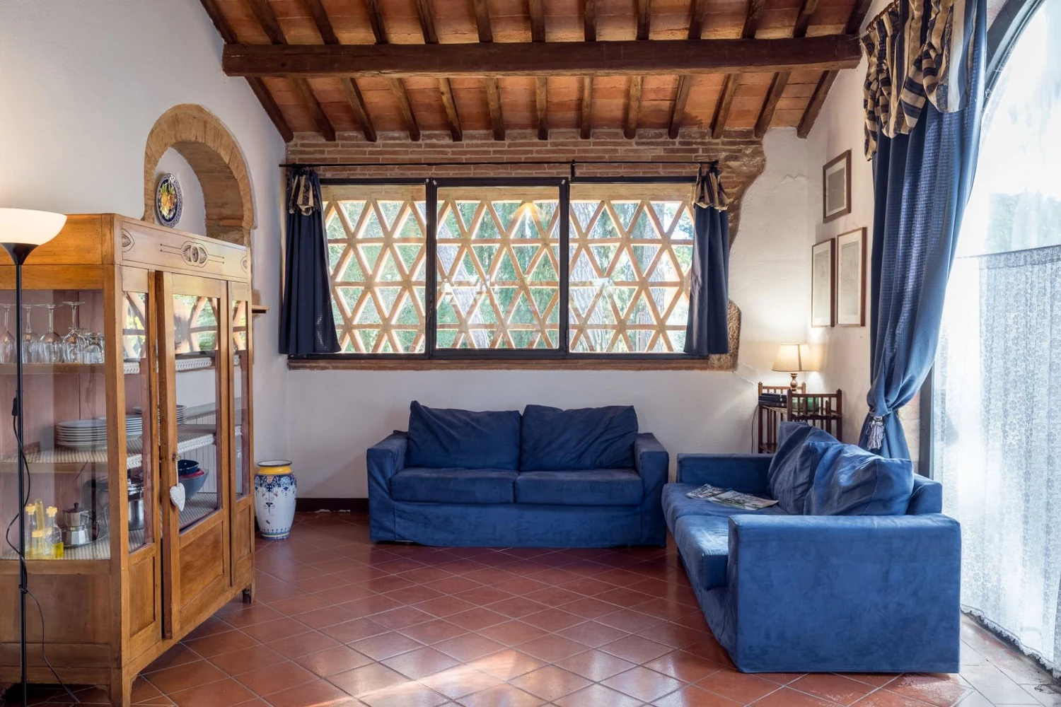 hartje-toscane-borgo-santinovo-casa-fienile-woonkamer-en-keuken-585-casamia