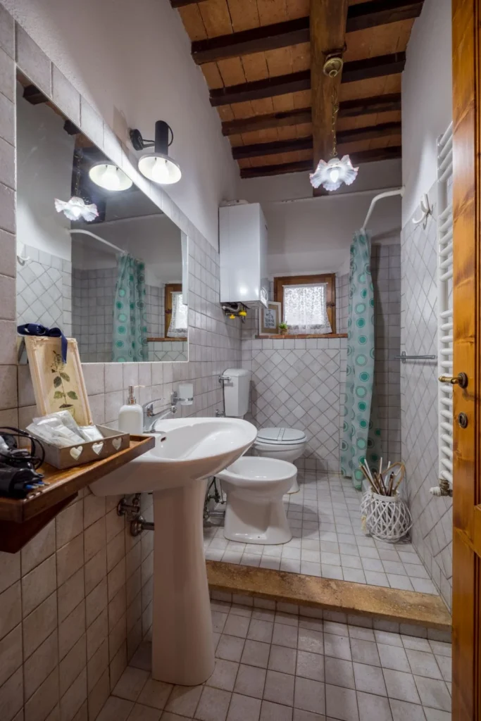 Hartje toscane borgo santinovo granaio badkamer