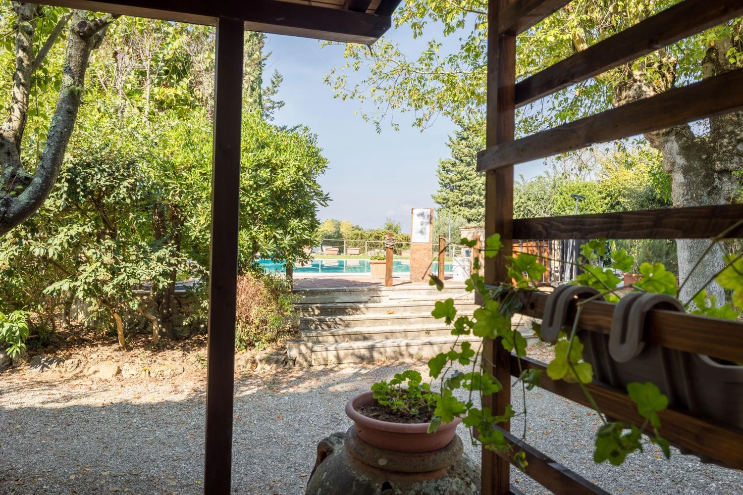 hartje-toscane-borgo-santinovo-granaio-terras-en-buitenkant-566-casamia