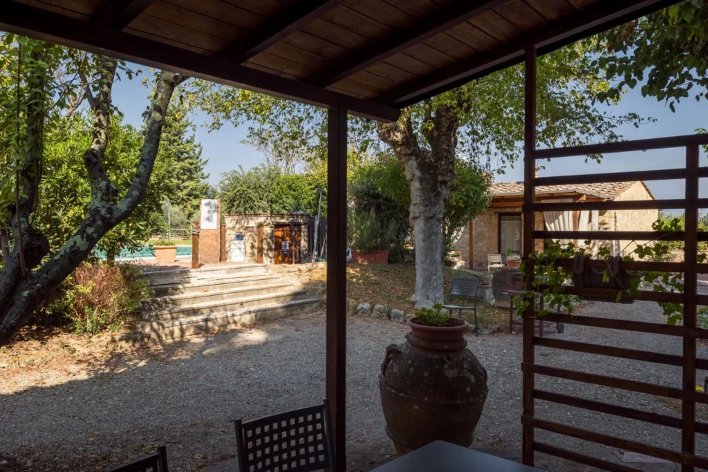 Hartje toscane borgo santinovo granaio terras en buitenkant