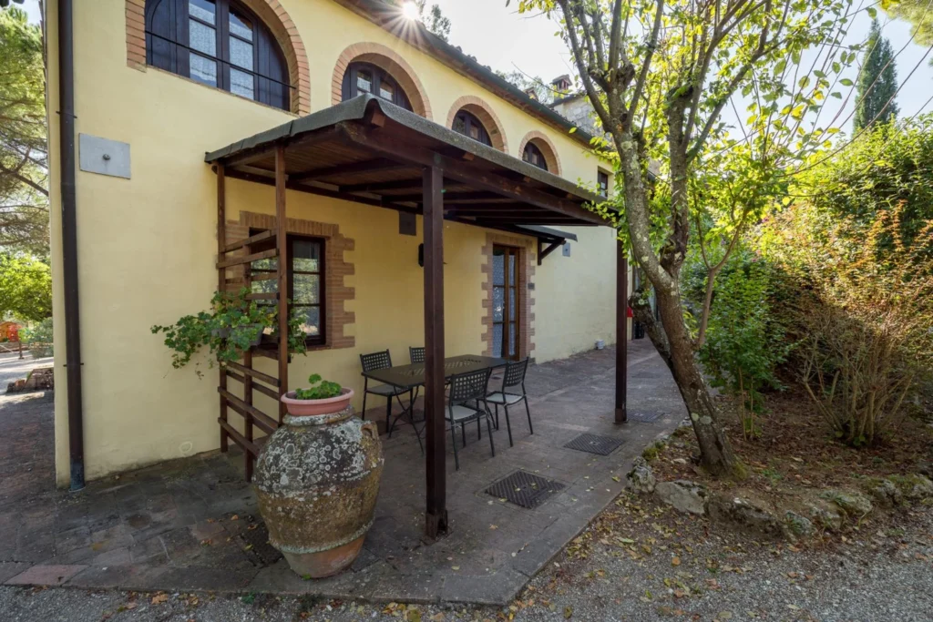 Hartje toscane borgo santinovo granaio terras en buitenkant