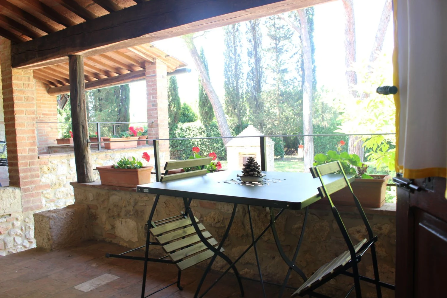 hartje-toscane-borgo-santinovo-il-caminetto-terras-en-buitenkant-605-casamia