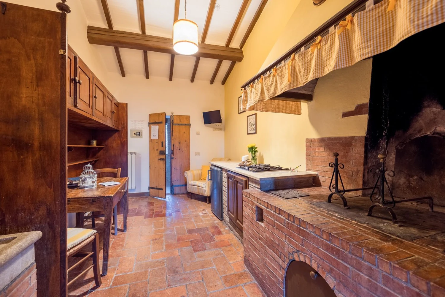 hartje-toscane-borgo-santinovo-il-caminetto-woonkamer-en-keuken-608-casamia