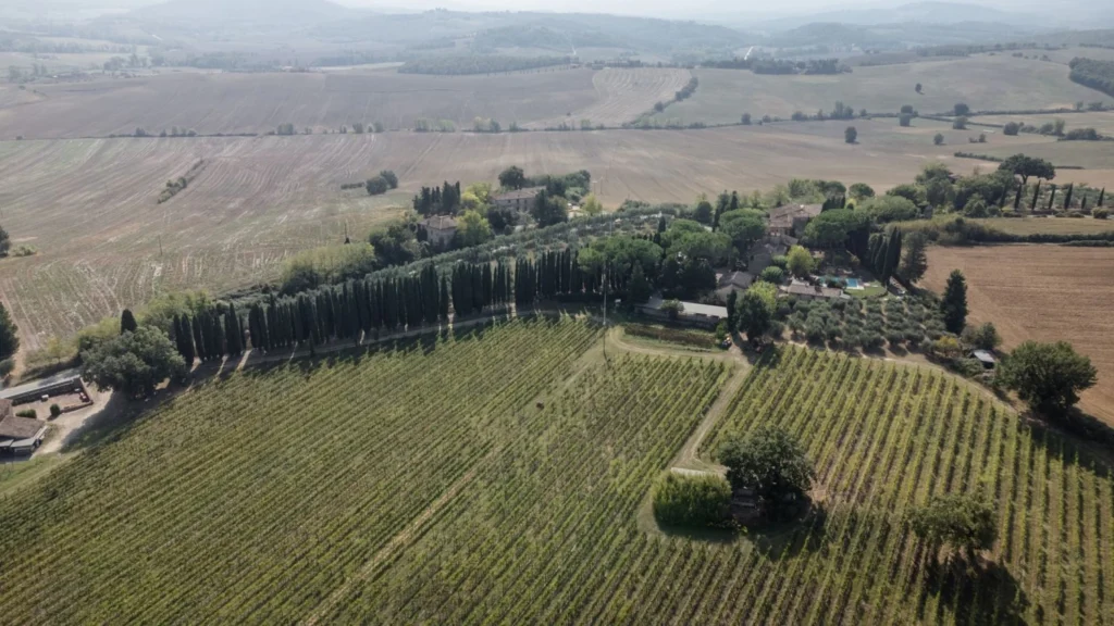 Hartje toscane borgo santinovo luchtfoto landgoed