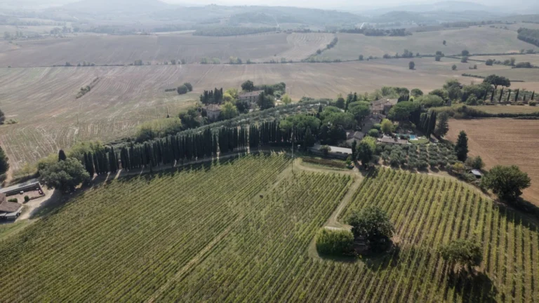 Hartje toscane borgo santinovo luchtfoto landgoed