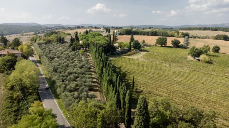 Hartje toscane borgo santinovo luchtfoto landgoed